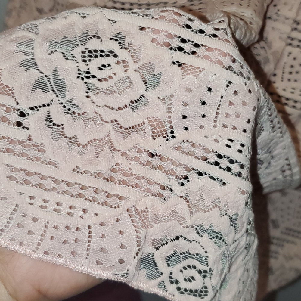 Lace dress - Picture 3 of 7
